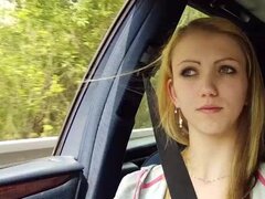 Beatrix es guarda en coche al azar driver se la follan en el borde de la carretera, Beatrix obtiene salvada por driverr del coche al azar después de que perdió su autobús. Un tipo extraño le recoge y en el coche se enamoran y convencerla de tener sexo con