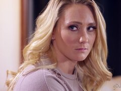 AJ Applegate y Georgia Jones disfrutan de un trío con una chica caliente-AJ Applegate, Georgia Jones, Katrina Jade