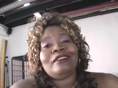 BBW Norma Stitz tetas gigantes disfruta jugando su coño con juguete