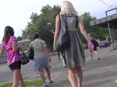 Dulce Nena está upskirted en la cam
